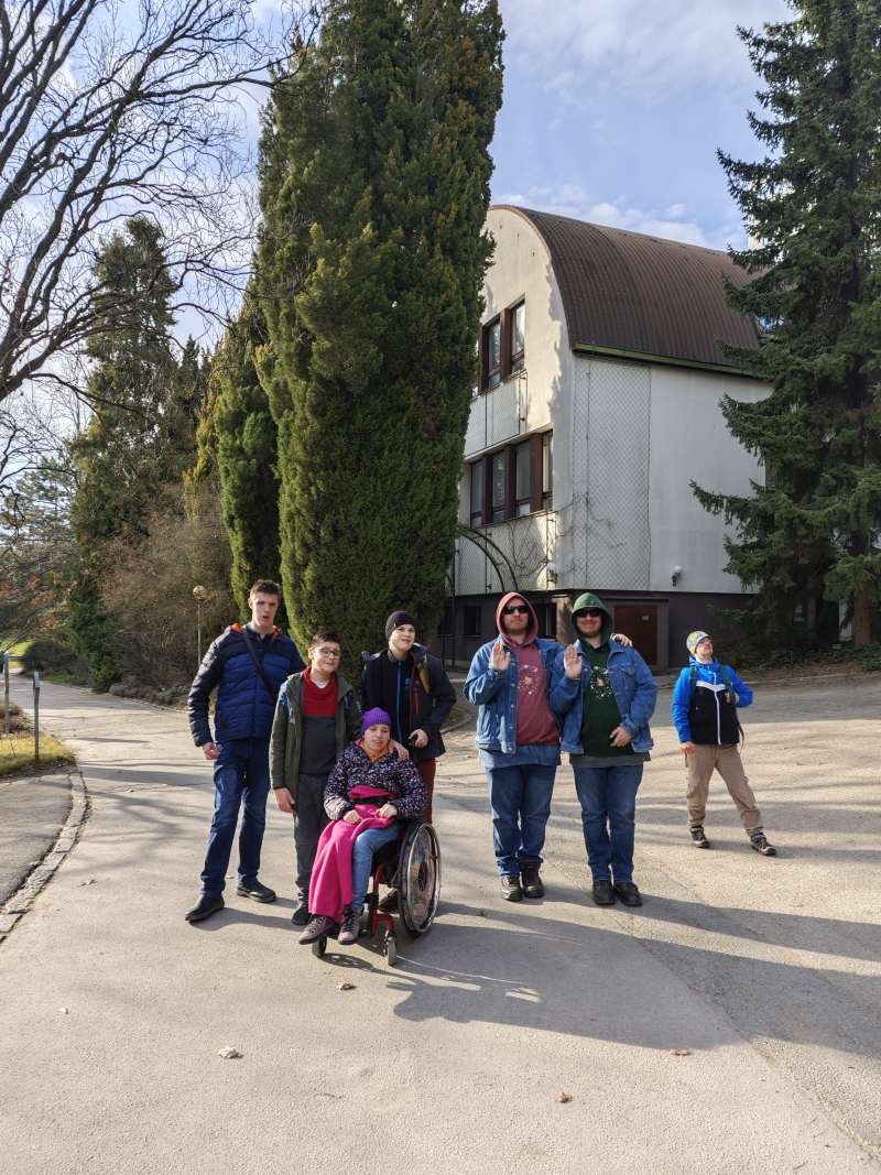 účastníci poznávacího kroužku v arboretu MENDELU v Brně