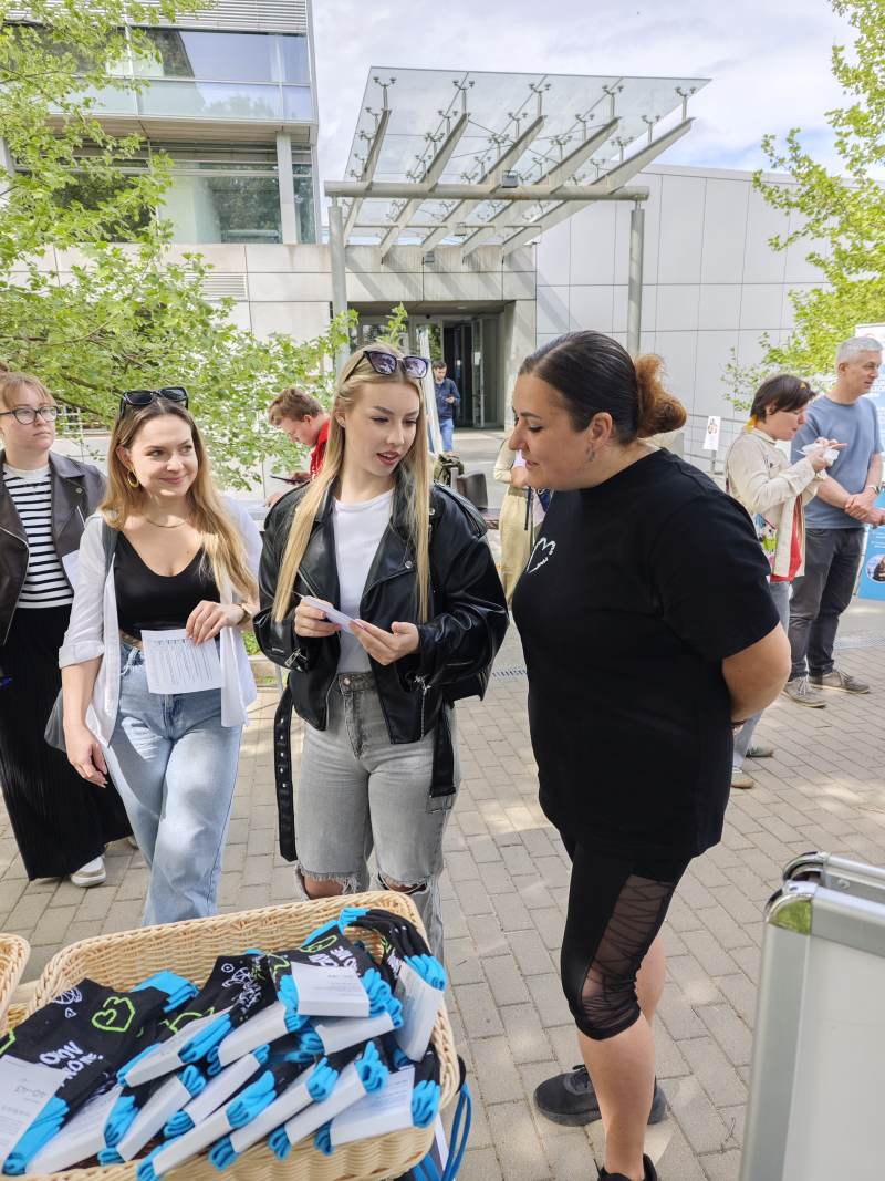 studentky MENDELU u stánku Domova pro mne na Dni sociálních podniků